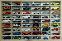 Koka plaukts mašīnītiem ar 54 nodalījumiem