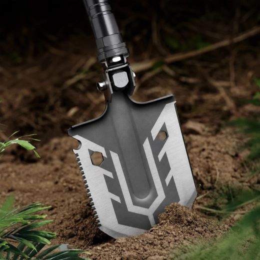 Sturdy shovel for outdoor use