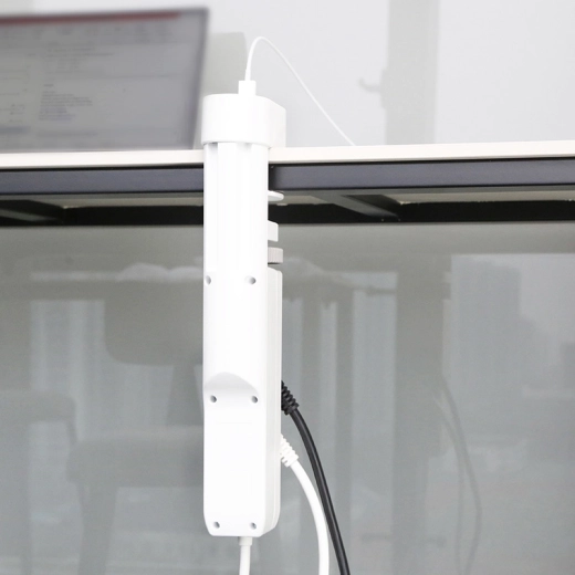 USB ātrā uzlāde no augšas (USB-A + 2× USB-C PD)