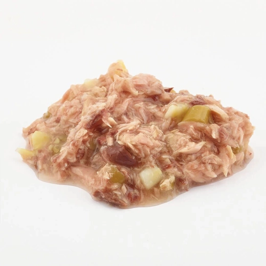 Sulīga tekstūra ar tunča gabaliņiem