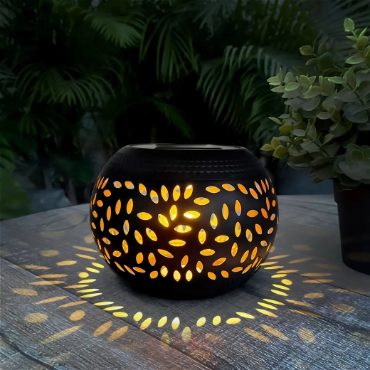 Solar decorative lamp with flame effect