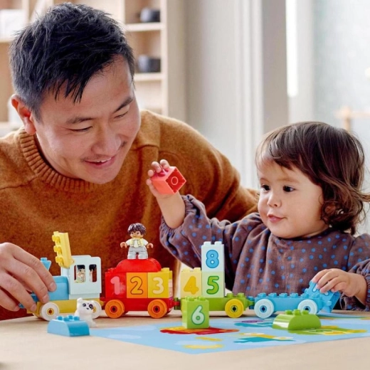 Radoša spēle ar figūriņām