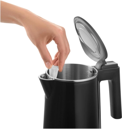 Removable limescale filter