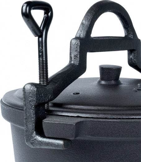 Heavy-duty lid with lock and vent hole