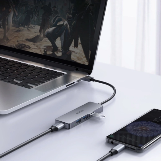 Ātra pārsūtīšana līdz 5 Gb/s