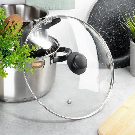 Izturīga nerūsējošā tērauda mala un ērts rokturis