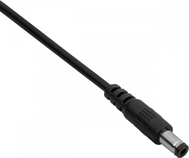 Izturīgs 5,5 × 2,5 mm kontakts un noturīgs kabelis