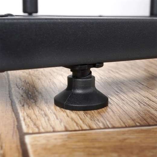 Stabila konstrukcija ar regulējamām kājiņām