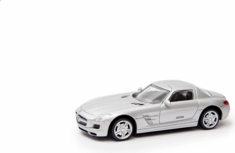 1:43 scale and compact length approx. 11 cm