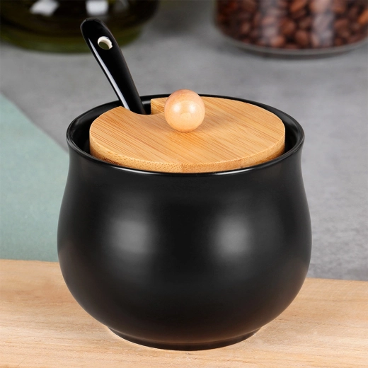 Praktiska karotīte ar izgriezumu vāciņā