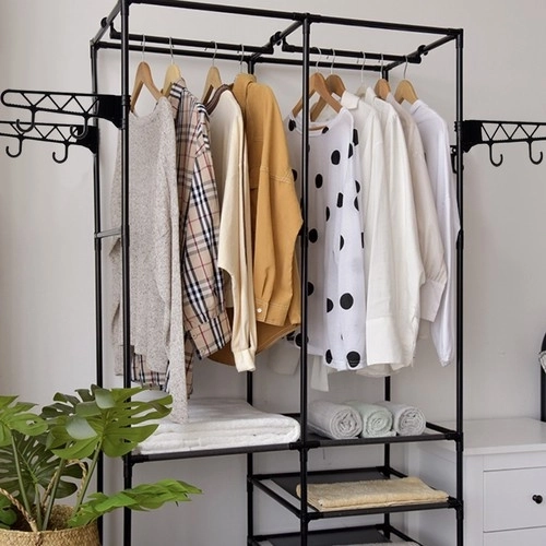 Praktiska atvērta garderobe