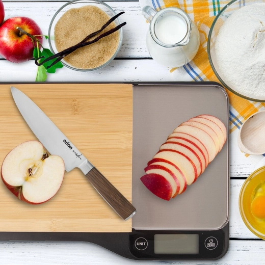 Practical set with a cutting board