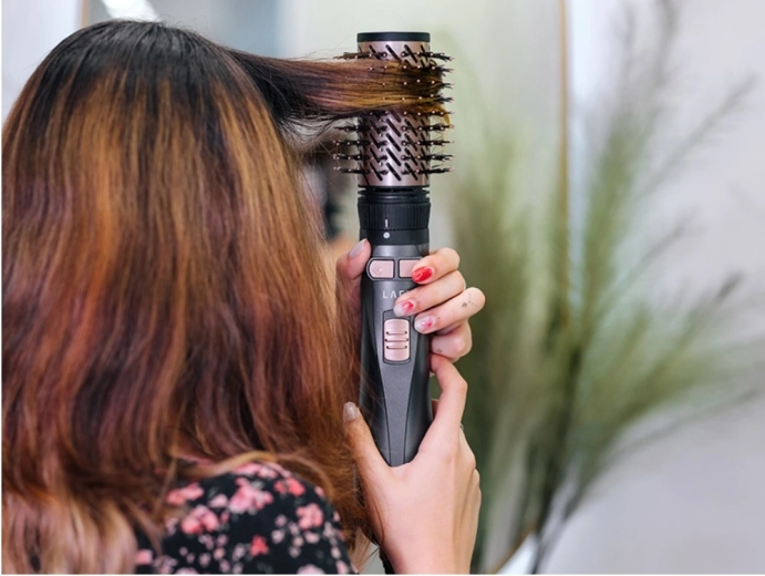 Rotating brush with mixed bristles
