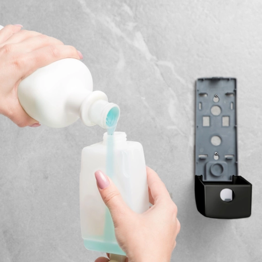 Easy-to-refill reservoir