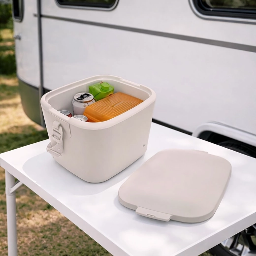 Practical 14 L capacity for trips