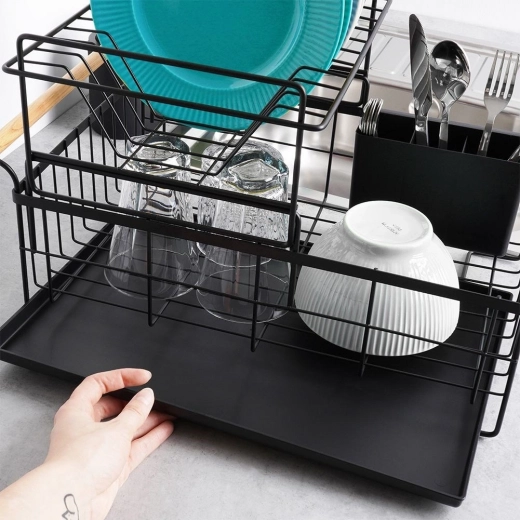 Izņemams paliktnis un galda piederumu grozs