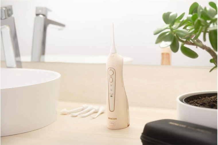 Practical cordless water flosser
