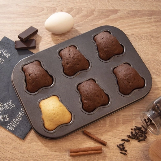 Non-stick surface for easy release