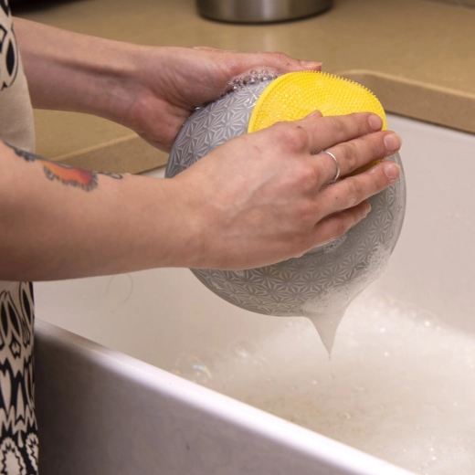 Universal use in the kitchen and around the home