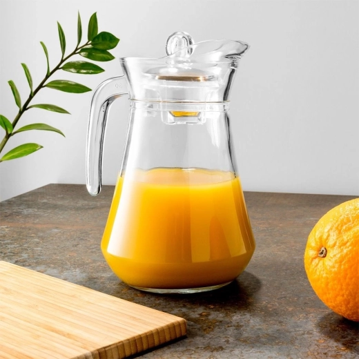 Elegants stikls jebkuram galdam