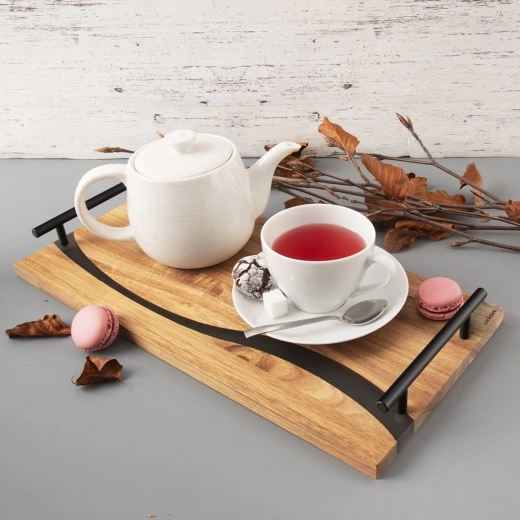 Dabīgs akācijas koks ar iespaidīgiem “upes” sveķiem