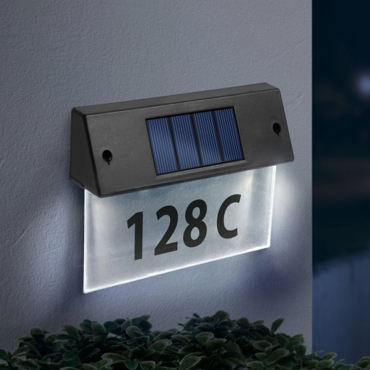 Saules enerģijas mājas numura apgaismojums ar caurspīdīgu plexiglasu un auksti baltām LED gaismām