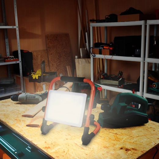 Foldable stand for precise light aiming