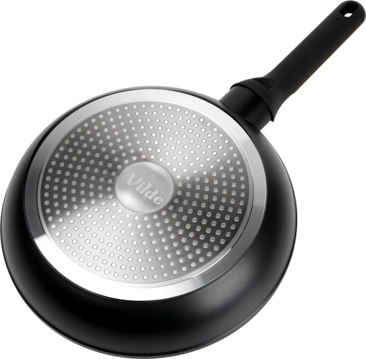 Saderīga ar visiem plīts veidiem, tostarp indukciju