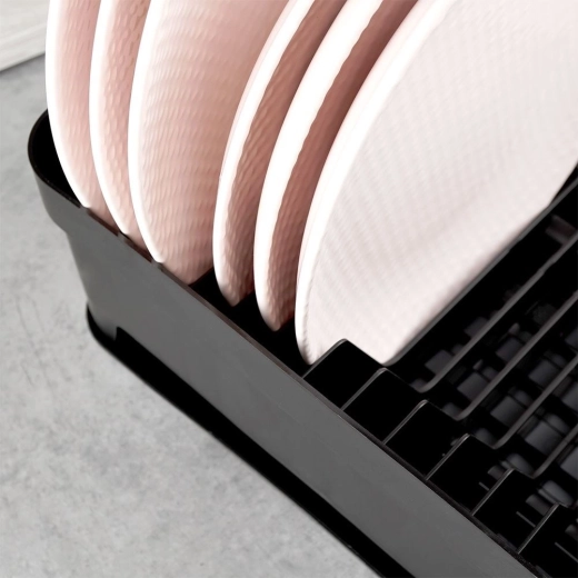 Vieta līdz 11 šķīvjiem un zona krūzēm