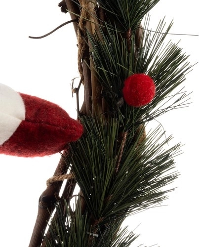 Realistic Christmas look of the wreath