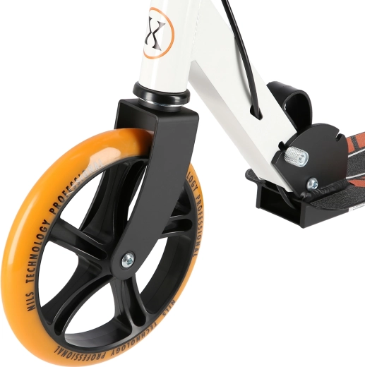Large 200 mm wheels with ABEC 7 bearings