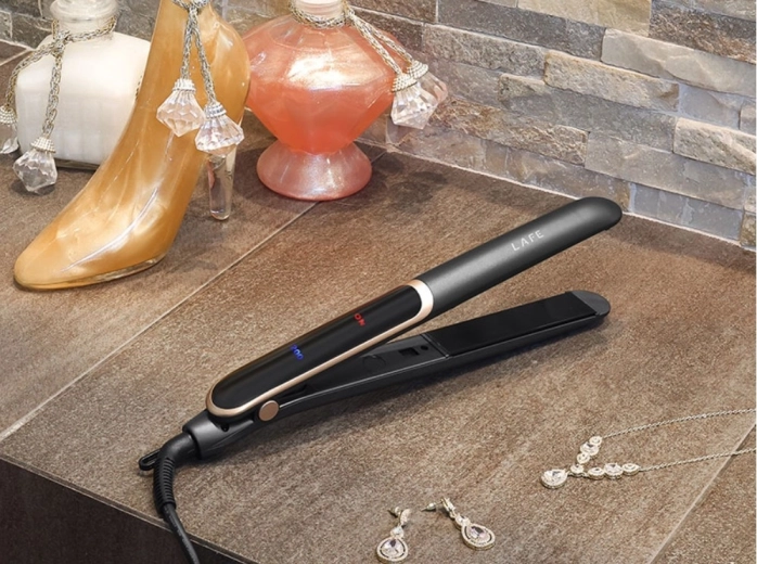 Precise 140–200 °C control with display