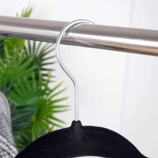 Neslīdošs samts aizsargā apģērbu