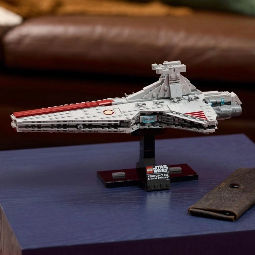 Striking engine and superstructure details