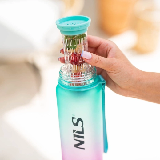Refreshing water thanks to the removable infuser