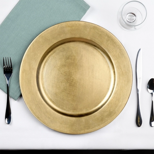 Stylish presentation and tablecloth protection