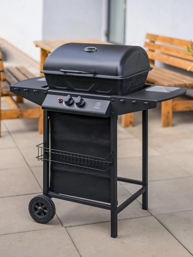 Even grilling under a lid with thermometer