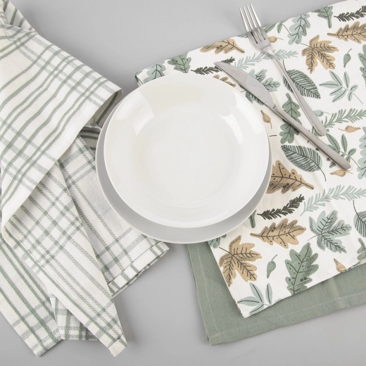 Green décor that complements the kitchen