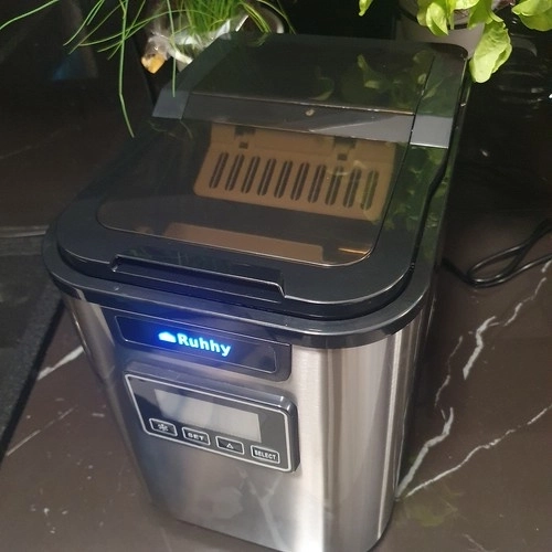 LCD displejs, pulkstenis un taimeris ieplānotai palaišanai