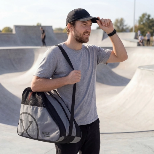 Comfortable to carry on shoulder or by hand