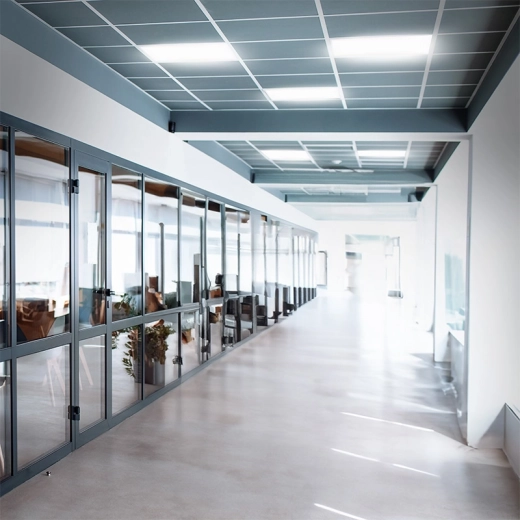 Vienmērīga gaisma, pateicoties Backlit konstrukcijai