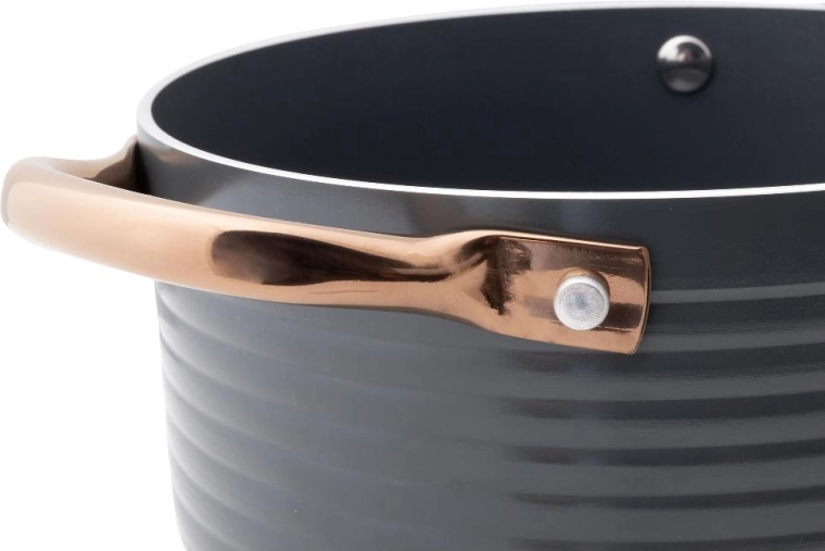 Sturdy handles for convenient handling