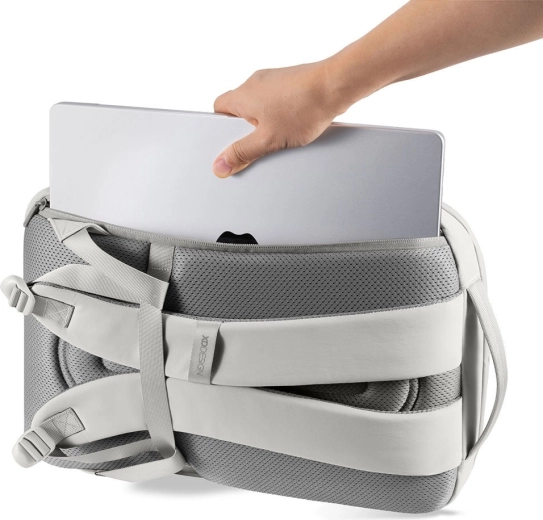 Secure 16" laptop compartment