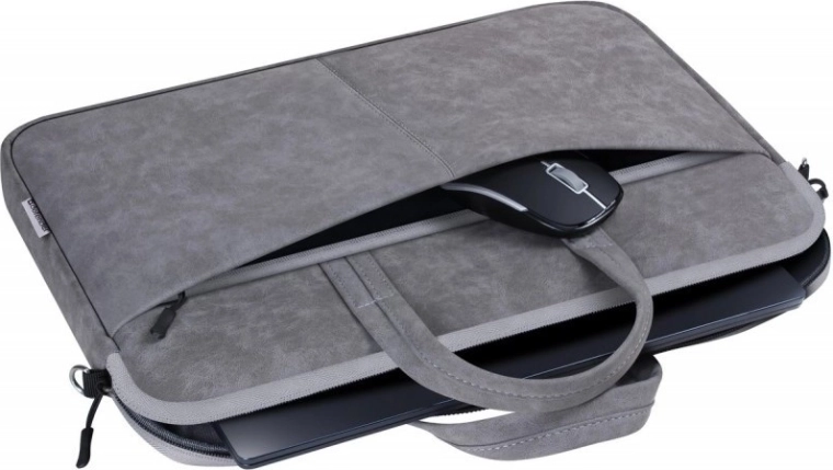 Practical front pocket for accessories