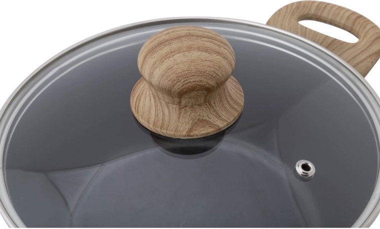 Glass lid with steam vent