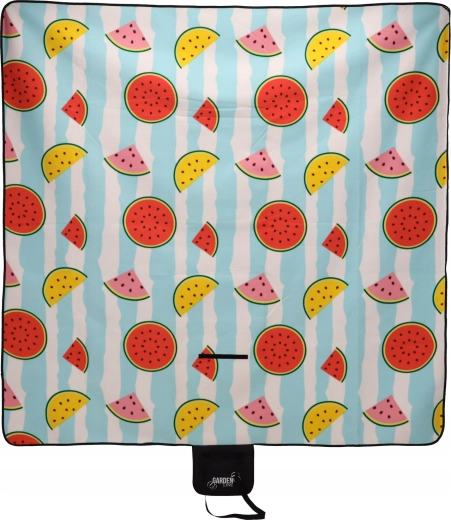 Spacious and playful fruit design