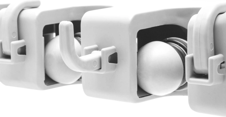 Automatic handle locking