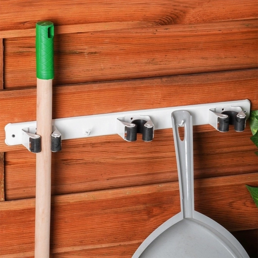 Vienkārša montāža pie sienas