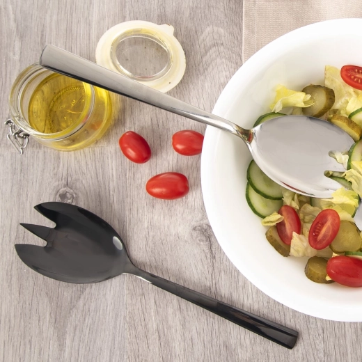 Convenient salad serving