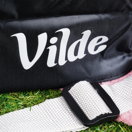 Comfortable carrying thanks to the adjustable strap